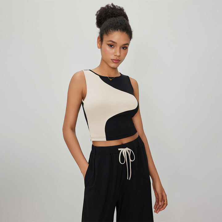 Dame kort-top med asymmetrisk design og stilfulde kontraster Stilla