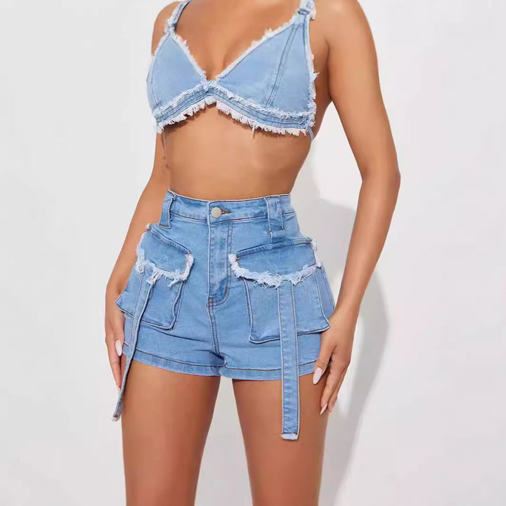 Dame højtskårne denim-shorts med stilfuldt cargo-design og frynsede elementer Stilla