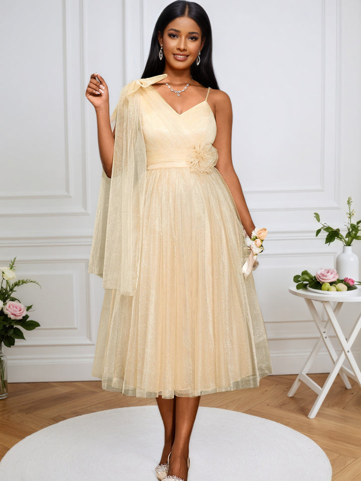 Dame festligt midikjole med asymmetrisk chiffon-overlay og blomsterapplikation Skovae