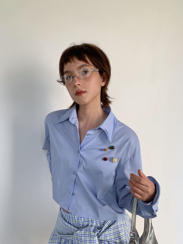 Dame cropped skjorte bluse med moderne knapdetaljer Stilla