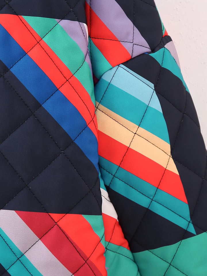 Dame quiltet kimono-jakke med farverigt design og moderne snit Stilla