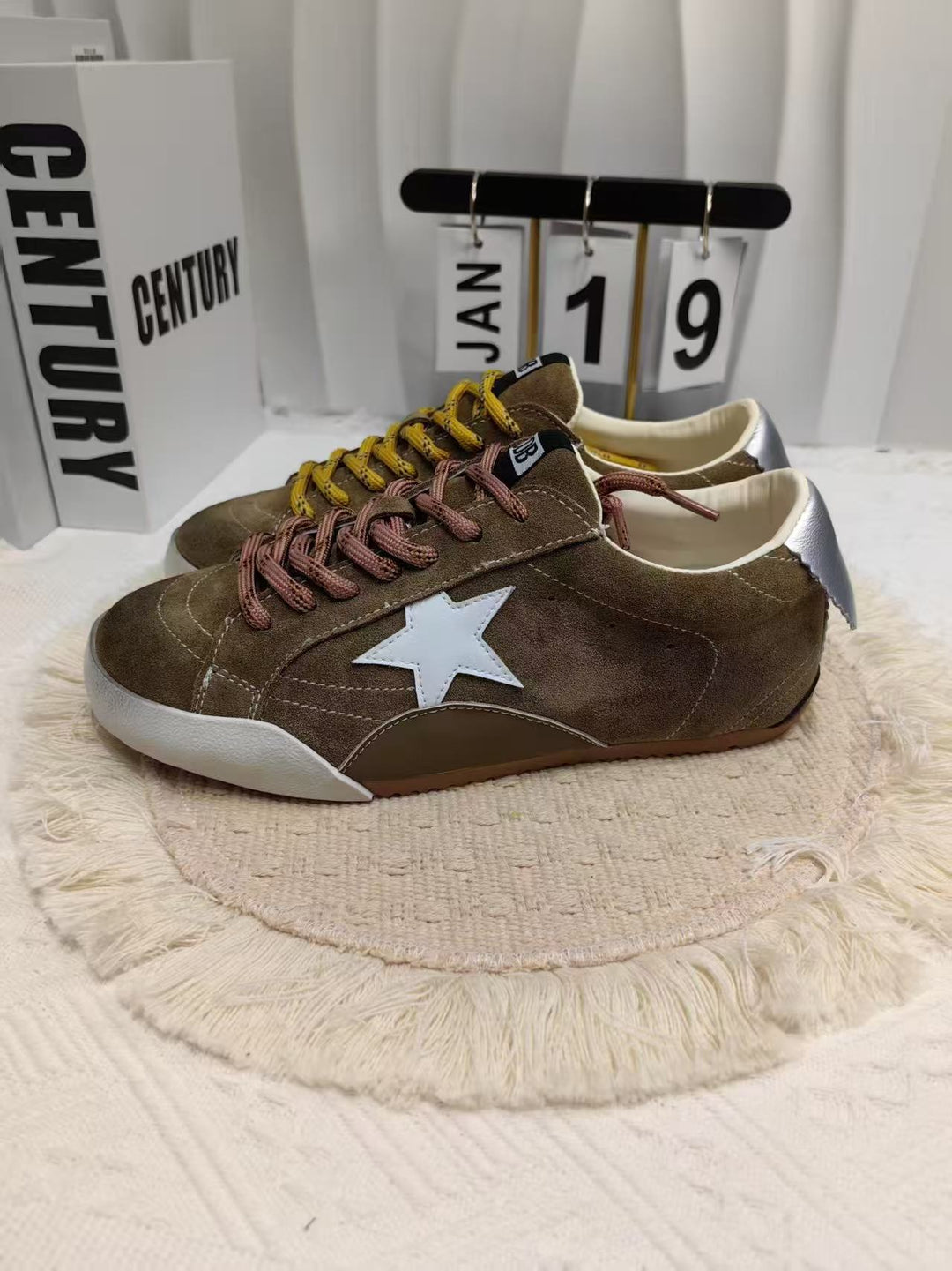 Dame Sneakers med modiske applikationer og behagelig sål Stilla