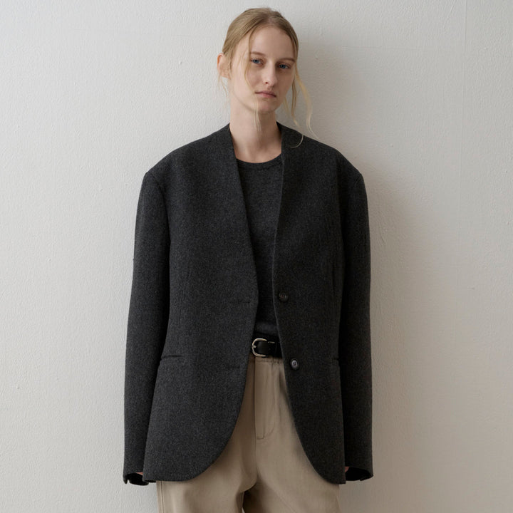 Kvinders elegante strikket blazer med asymmetrisk snit Stilla