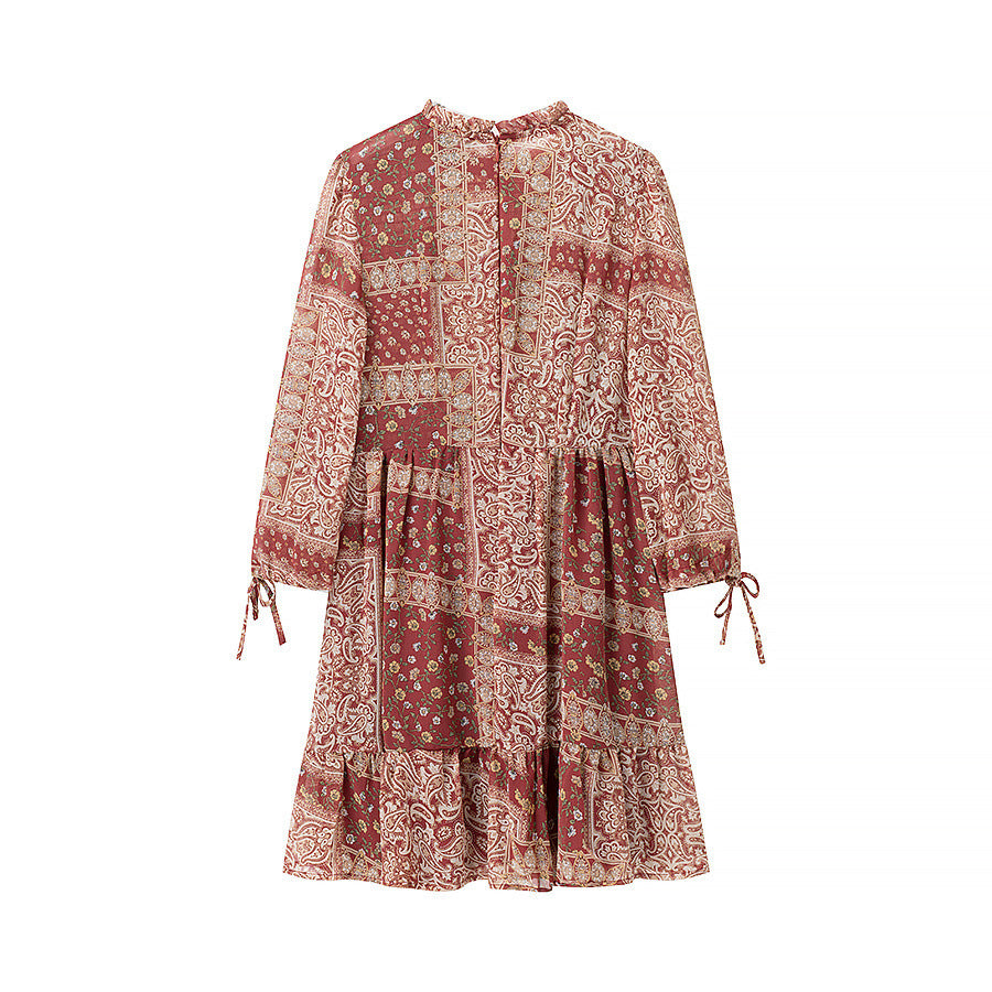 Dame maxikjole i patchwork-design med elegante flæser Stilla