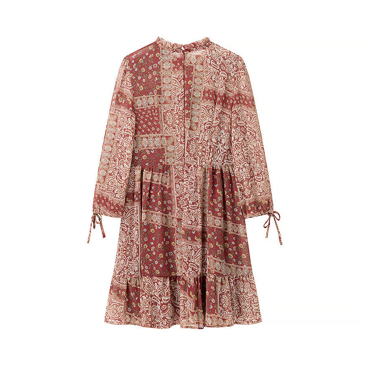 Dame maxikjole i patchwork-design med elegante flæser Stilla
