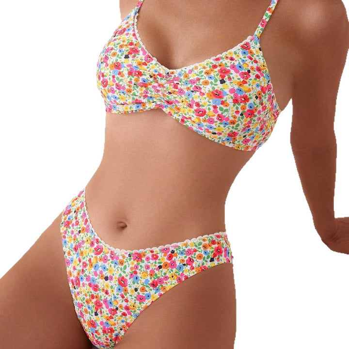 Dame Triangle-bikini med blomsterprint og fine detaljer Skovae