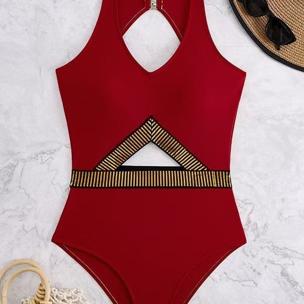 Dame én-delt badedragt med elegant cut-out-detalje og dekorativt taljebælte Stilla