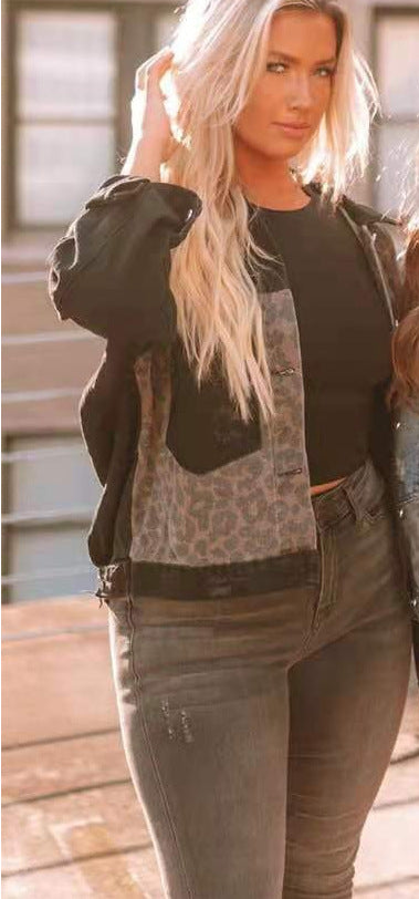 Kvindernes kortskårne denimjakke med leopardmønster Stilla