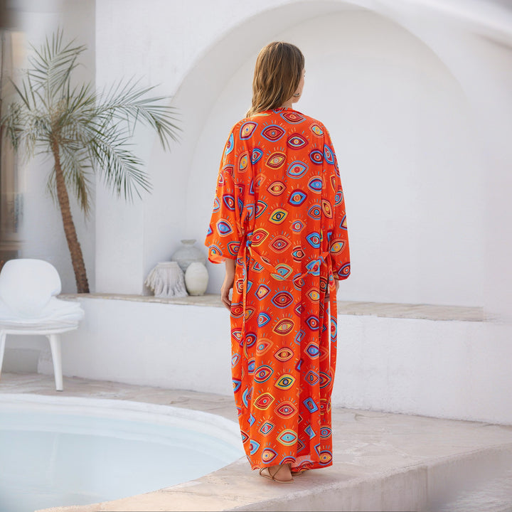 Dame kimono kjole med farverigt mønster og taljerbart design Stilla