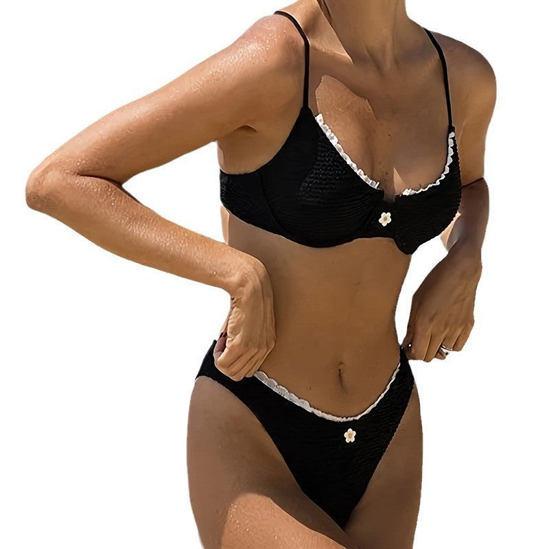 Dame bikini-sæt med forførende flæse-design og farverige accenter Skovae