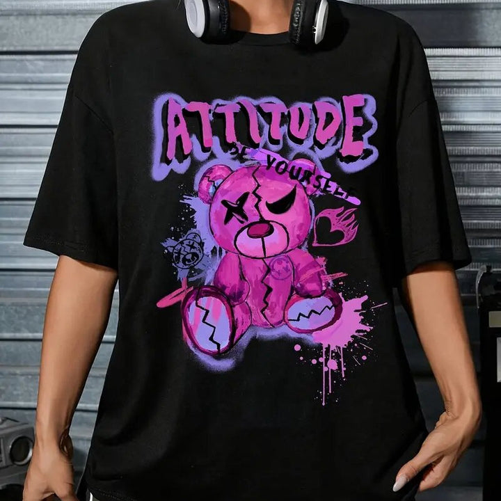 Dame Oversized T-shirt med unikt tegneserie-bjørn motiv og inspirerende tekst Stilla
