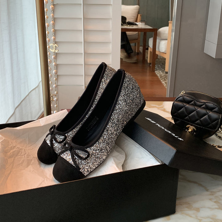 Kvinders Wedge Slip-On Flats med dekorativ bue Stilla