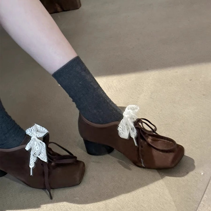 Dame Elegante Balletflade med kvadratisk tåform og snøredetalje Stilla