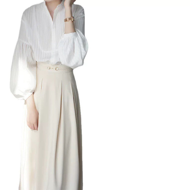 Damebluse med voluminøse ærmer og elegant plissébehandling Stilla