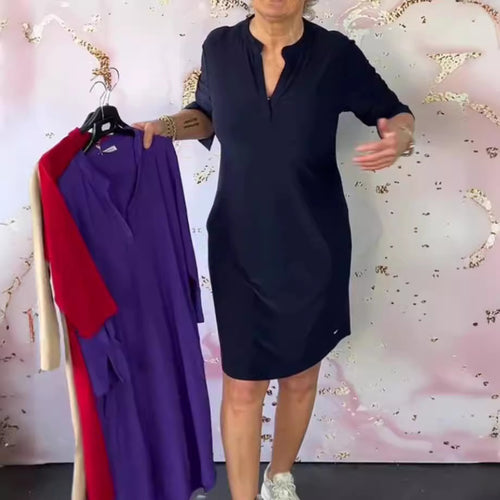 Dame fritidskjole med praktisk knaplukning og elegant ståkrave Stilla
