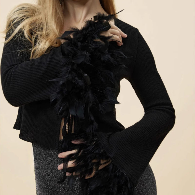 Dame moderigtig crop-pullover med raffinerede fjer på ærmerne Stilla