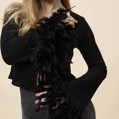 Dame moderigtig crop-pullover med raffinerede fjer på ærmerne Stilla