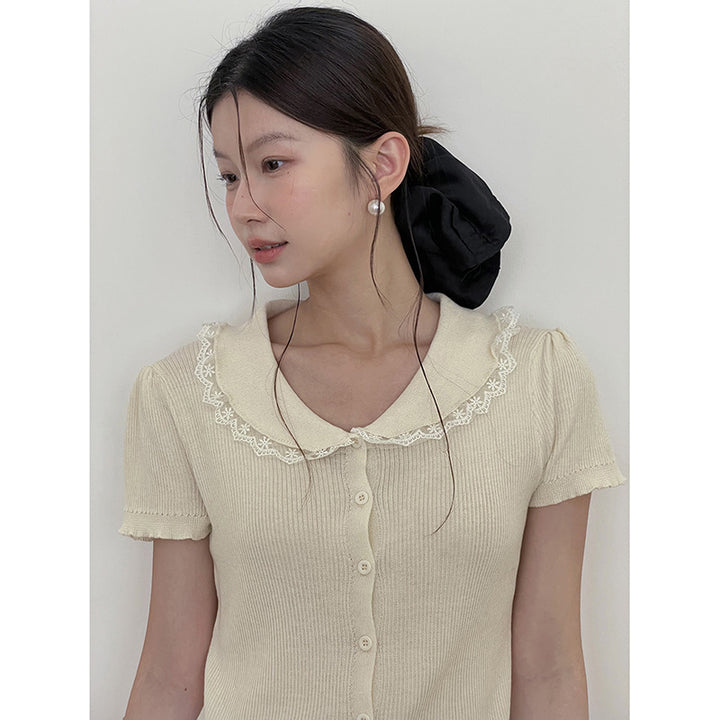 Dame Vintage-inspireret bluse med blonde detaljer og knapbar V-udskæring Stilla