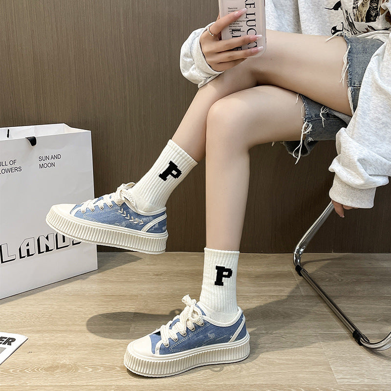 Dame Sneakers i en afslappet-modern stil med tyk platformssål og åndbar overfladestruktur Stilla