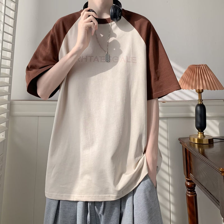 Unisex Oversized T-Shirt med asymmetrisk design og kreativ tekst Stilla