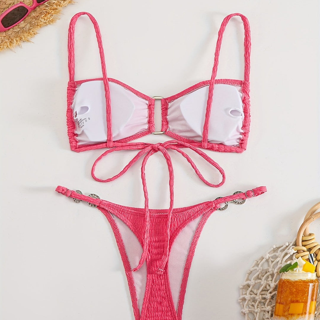 Dame bikini-sæt med raffineret rruffledesign og dekorative ringdetaljer Stilla