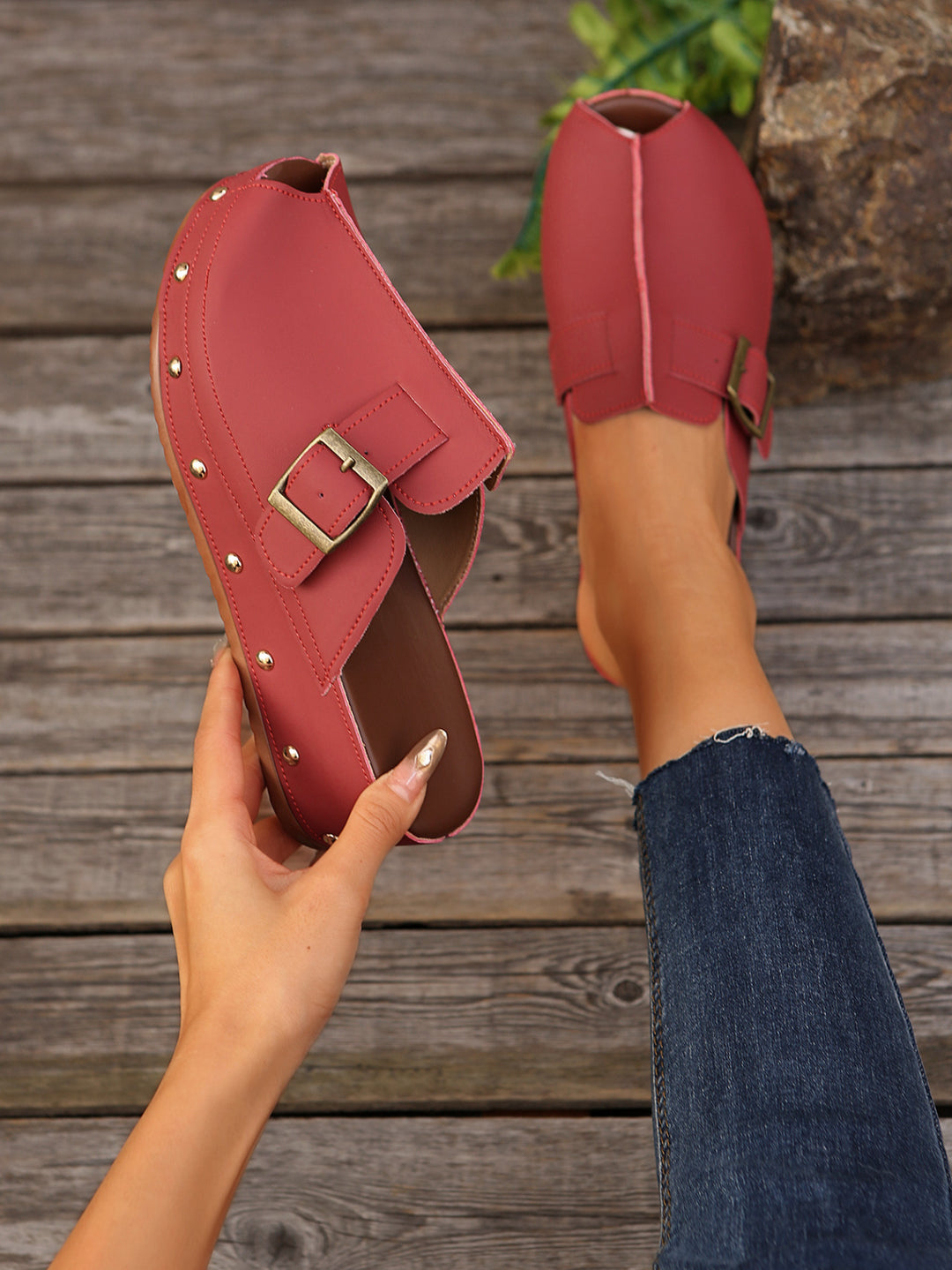 Dame Clogs med elegant perforeringsdesign og mode smykke accenter Stilla