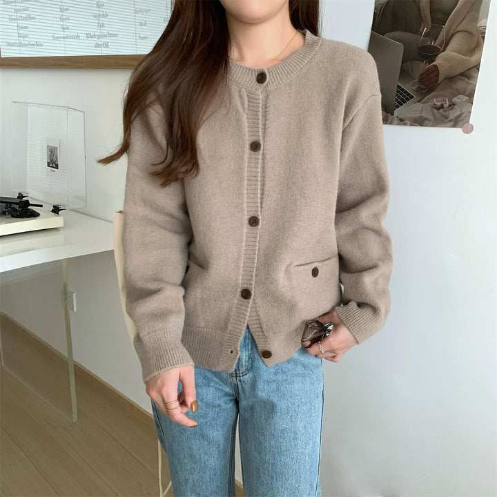 Kvinders strikket cardigan med store lommer og knapdetaljer Stilla