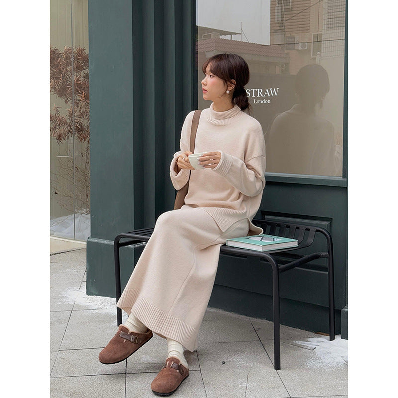 Dame strik-ensemble med oversized sweater og maxiskørt i minimalistisk design Stilla