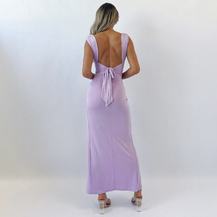 Dame Figurtilpasset Maxi-Kjole med elegant split og rynker Skovae