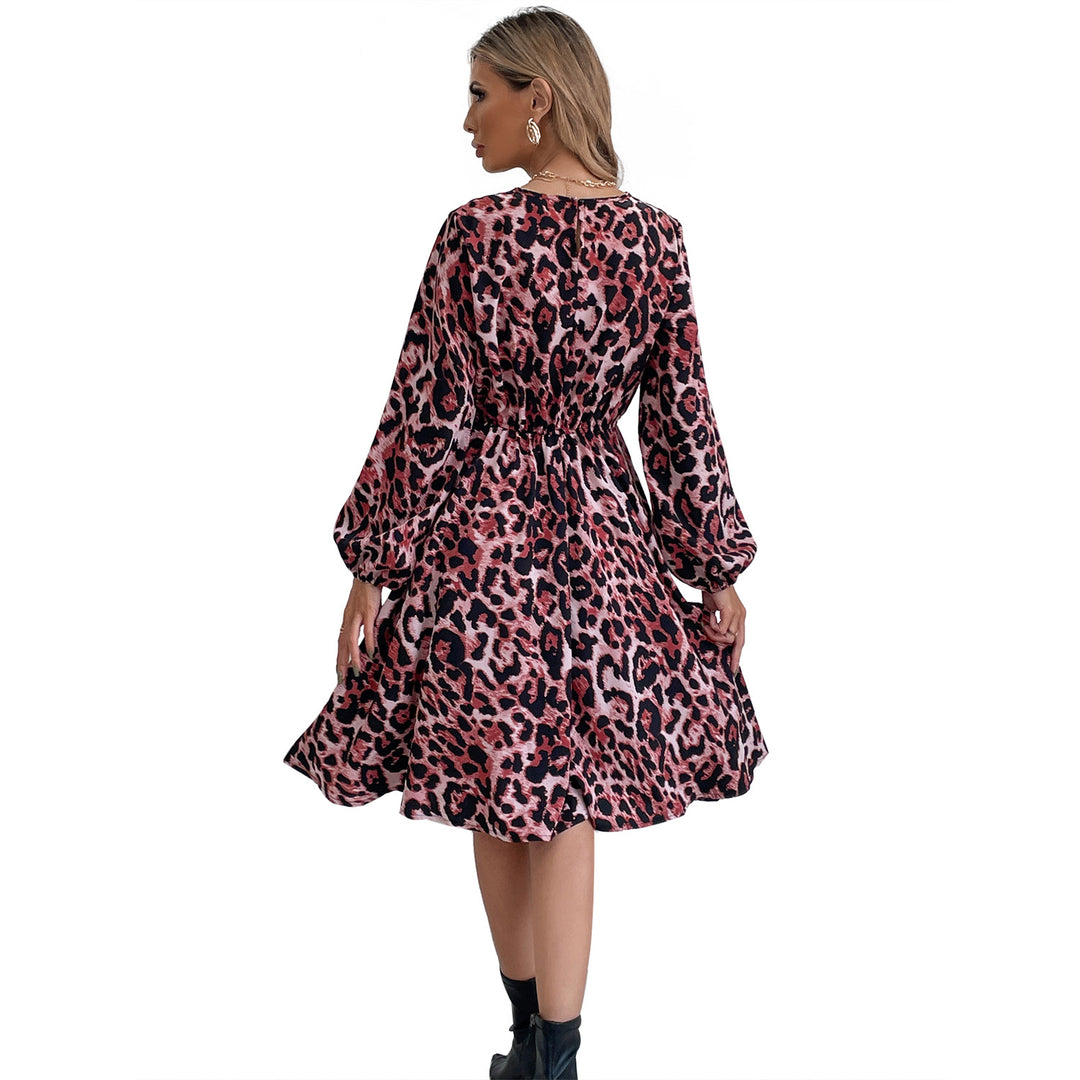 Dame maxikjole i elegant leopardprint med flæseærmer og talje Stilla
