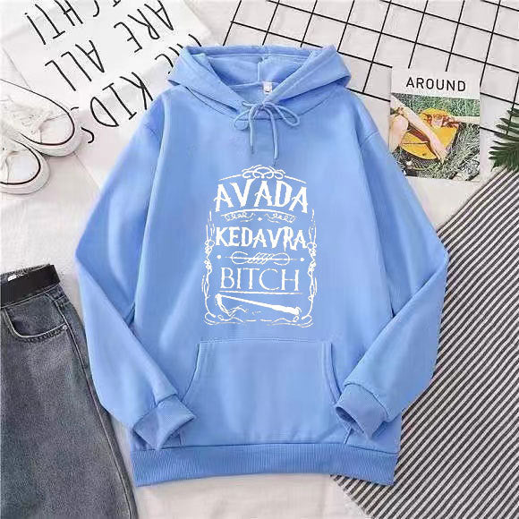 Dame hoodie med kreativt grafisk design Skovae