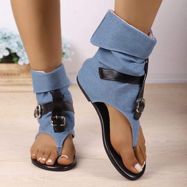 Dame sandaler i elegant design med unik remlås Stilla