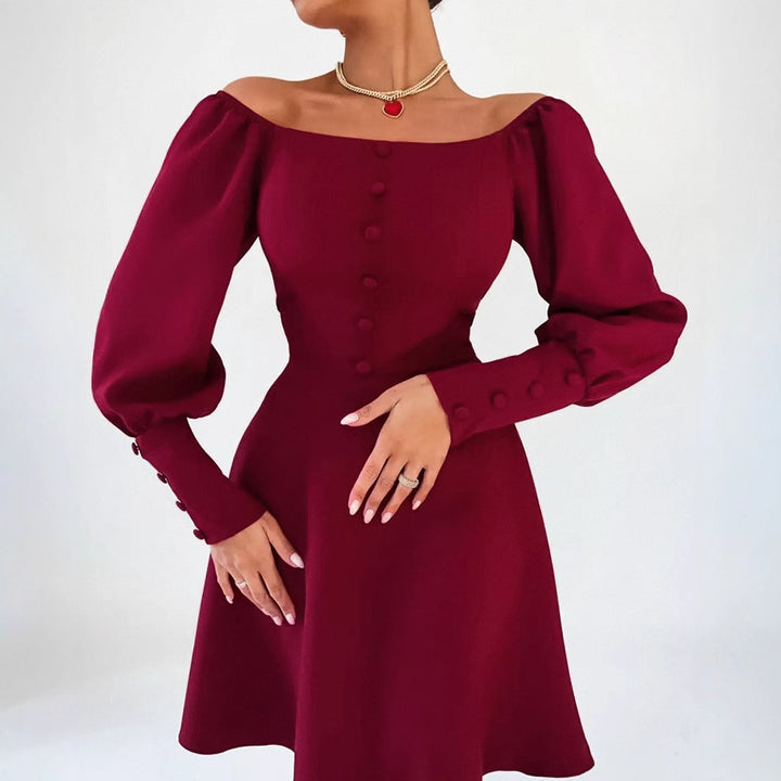 Dame Off-Shoulder Minikjole med Rynkede Ærmer og Knapdetalje Stilla