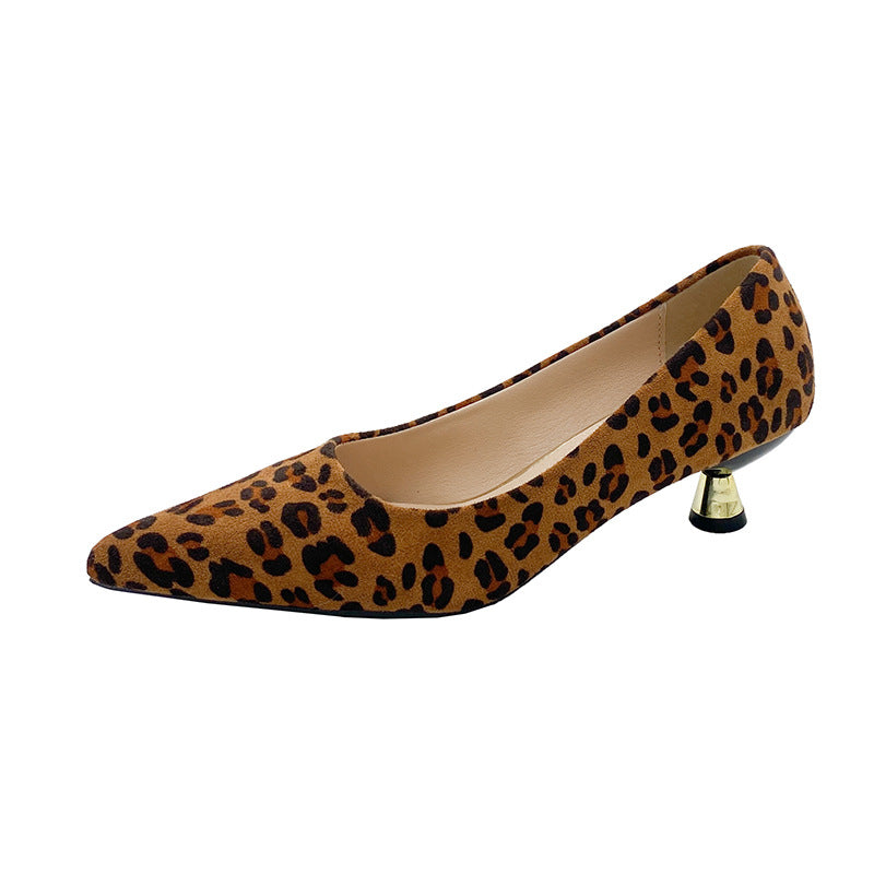 Dame spids Kitten-Heels med dyretryksdesign Stilla