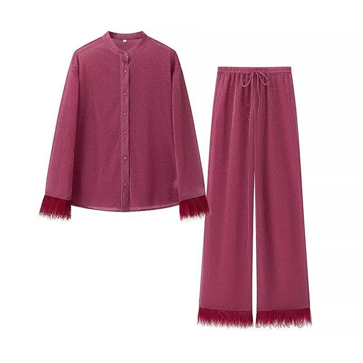 Dame pyjamasæt med elegant krave og fint fjerdetalje Stilla