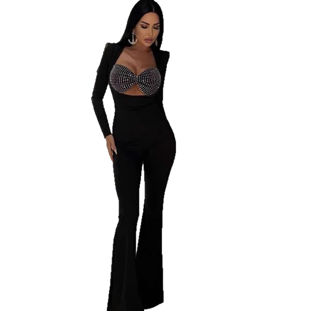 Kvinders Glamourøse Jumpsuit med Funklende Rhinestone Detaljer og Fittet Snit