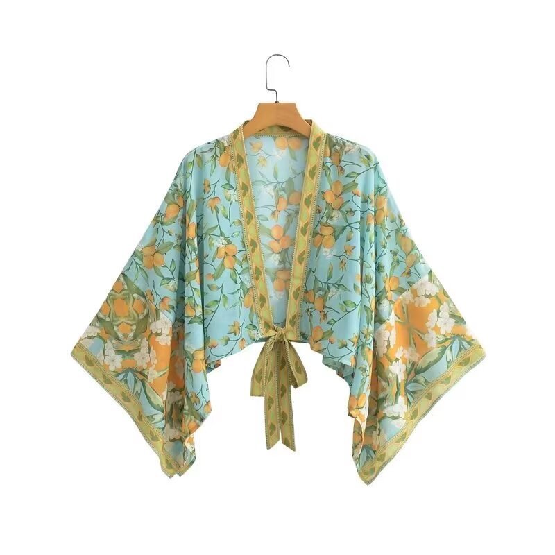 Dame kimono-jakke med blomsterdesign og lette ærmer Stilla