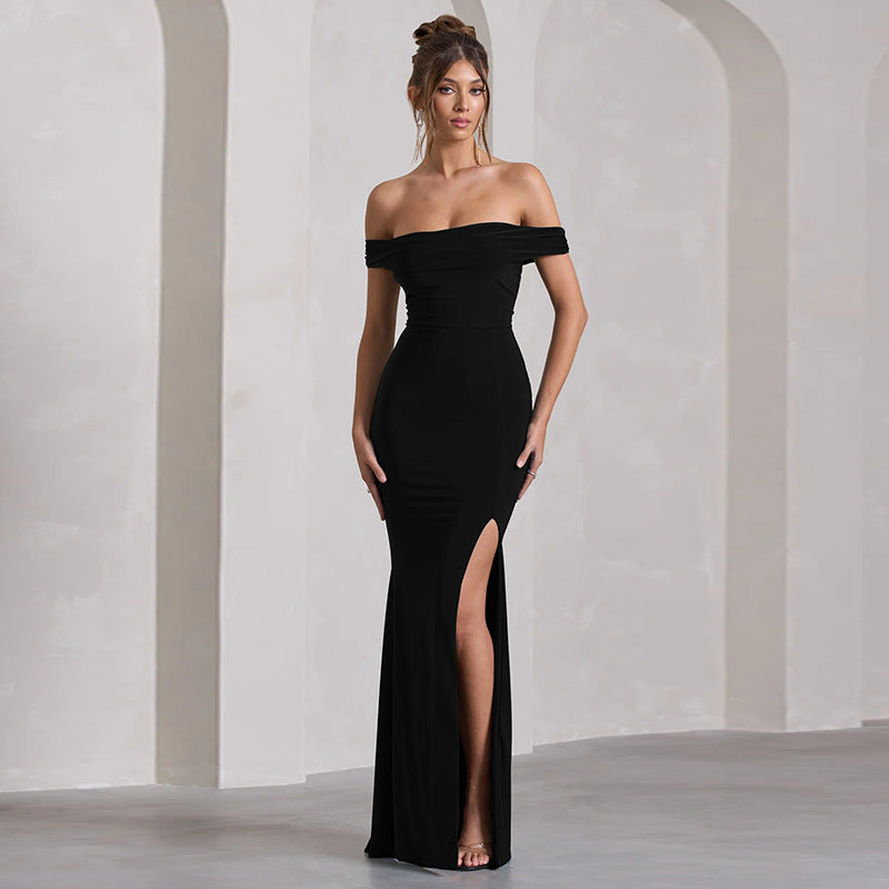 Dame Maxi-kjole med skulderfri design og elegant slids Skovae