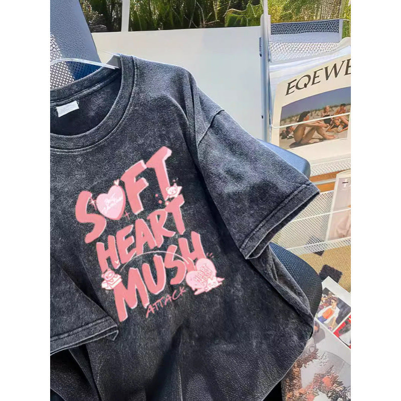 Dame afslappet T-shirt med kreativt hjerte-motiv og moderne skrift Stilla
