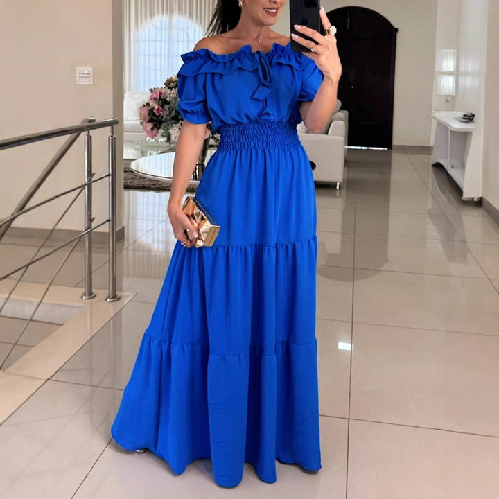 Dame Maxikjole med Off-Shoulder Design og Volantdetaljer Stilla