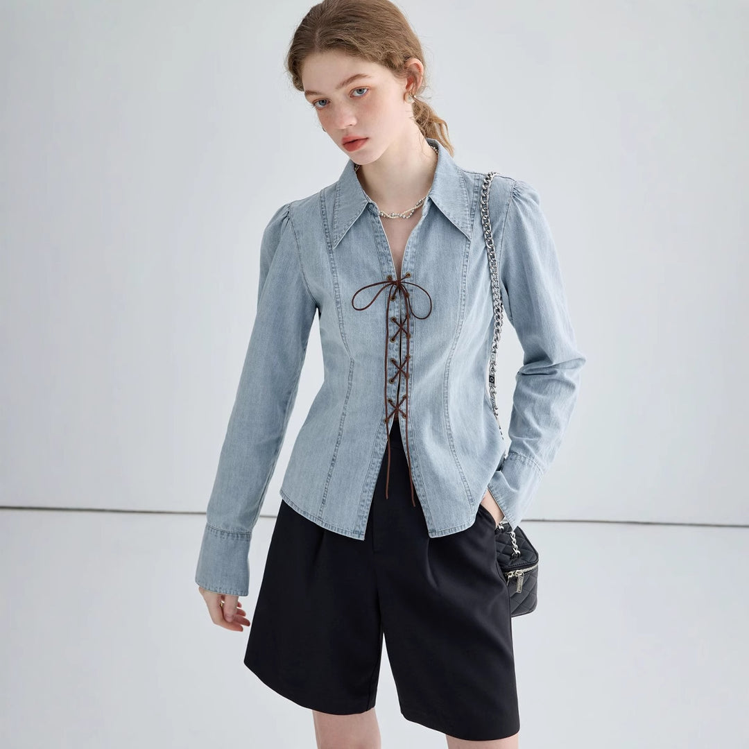Dame jeansbluse med snøring og asymmetrisk snit Stilla