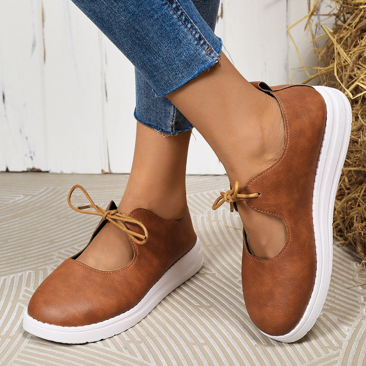Dame Sneakers med cut-out-design og komfortabel platform Stilla
