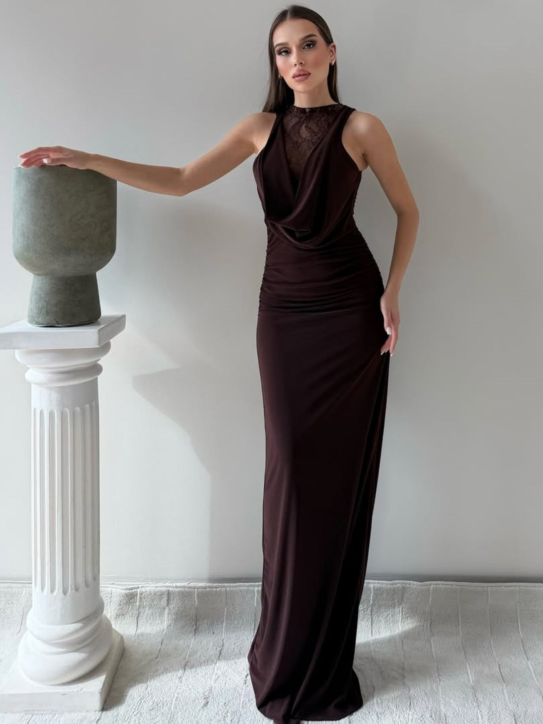 Dame Elegant Maxikjole med elegant Halterneck-design og raffineret Spidslage Skovae