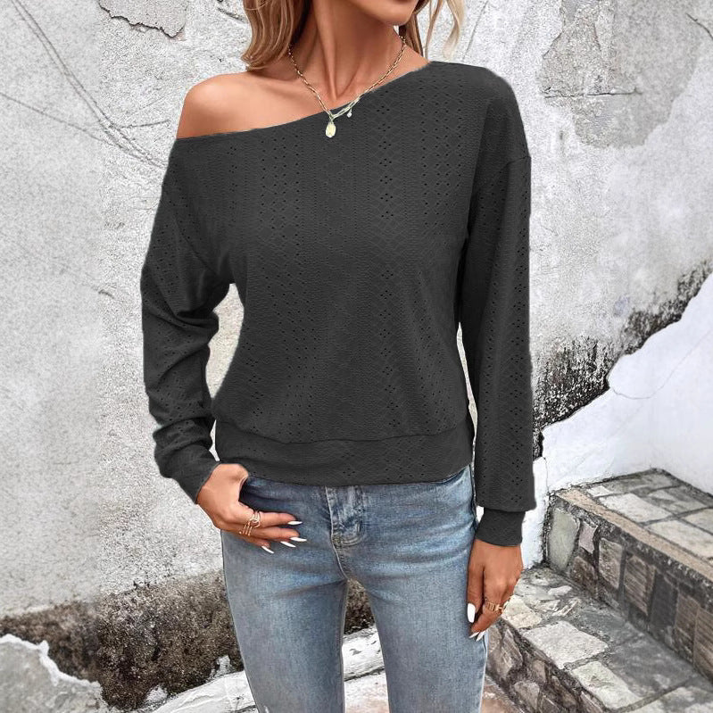Dame Off-Shoulder Top med fin hulmønstring Stilla