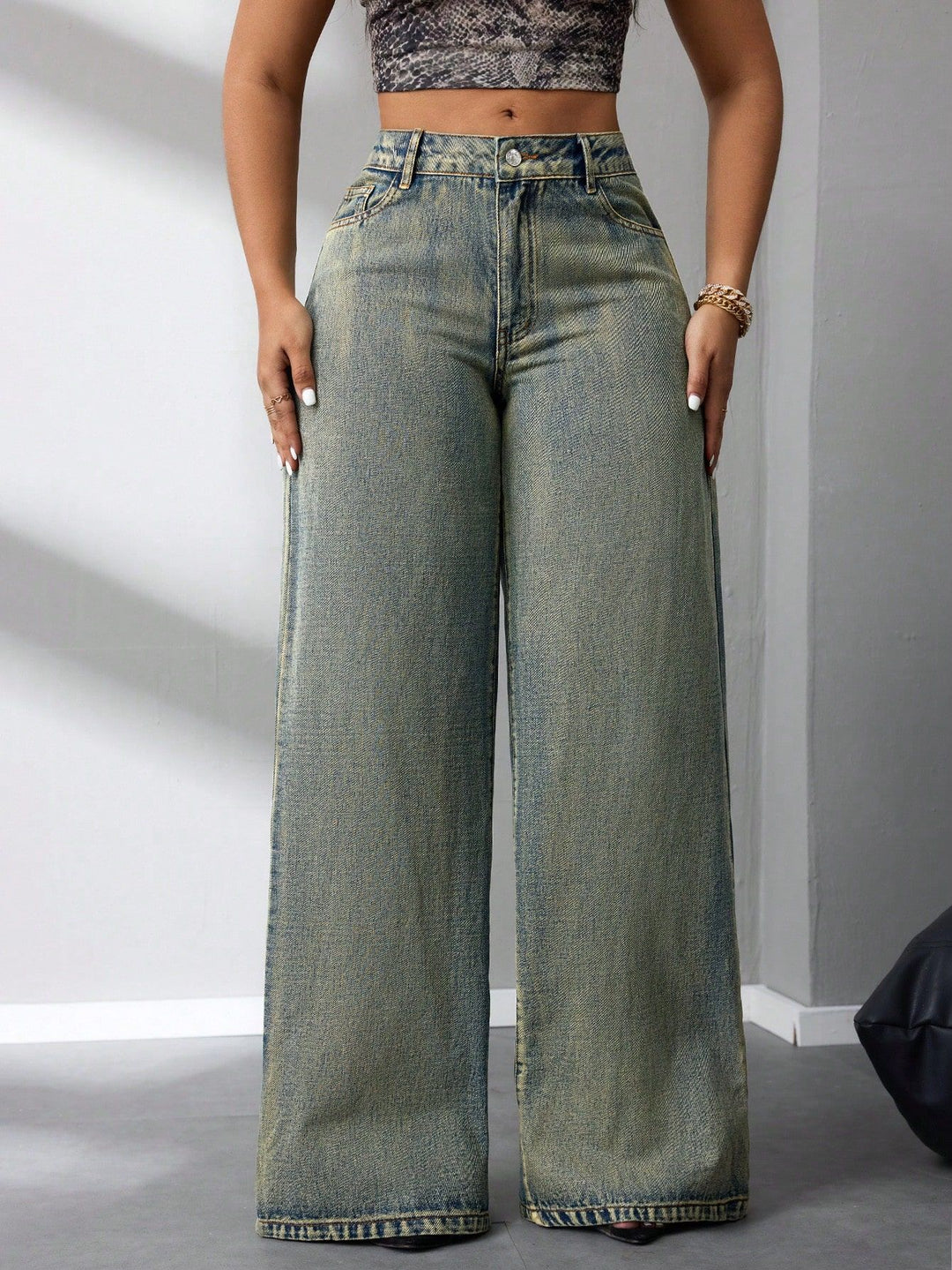 Dame bred højtaljede jeans i vintage stil med et afslappet udseende Stilla