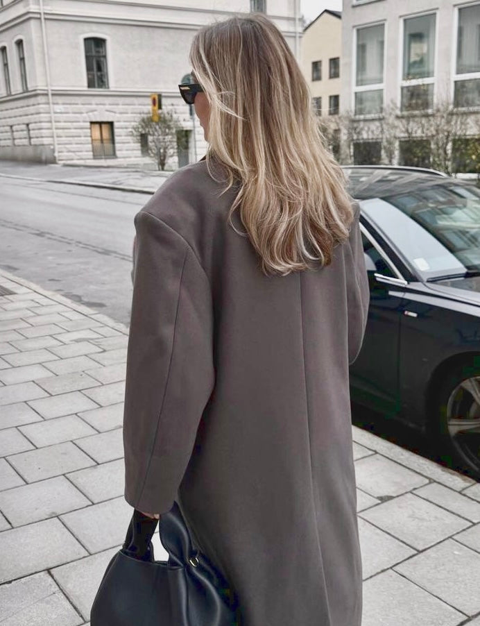 Stilla | Damejakke - Lang trenchcoat med reverskrave