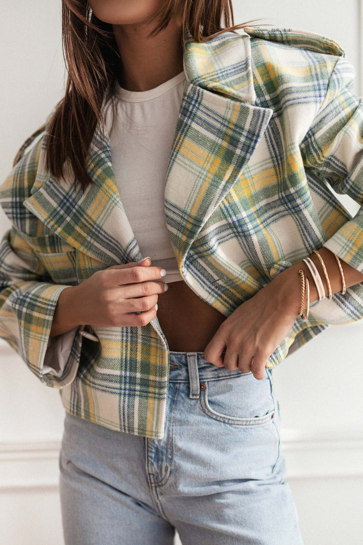 Stilla | Rutig Kort Blazer Med Knaplukning