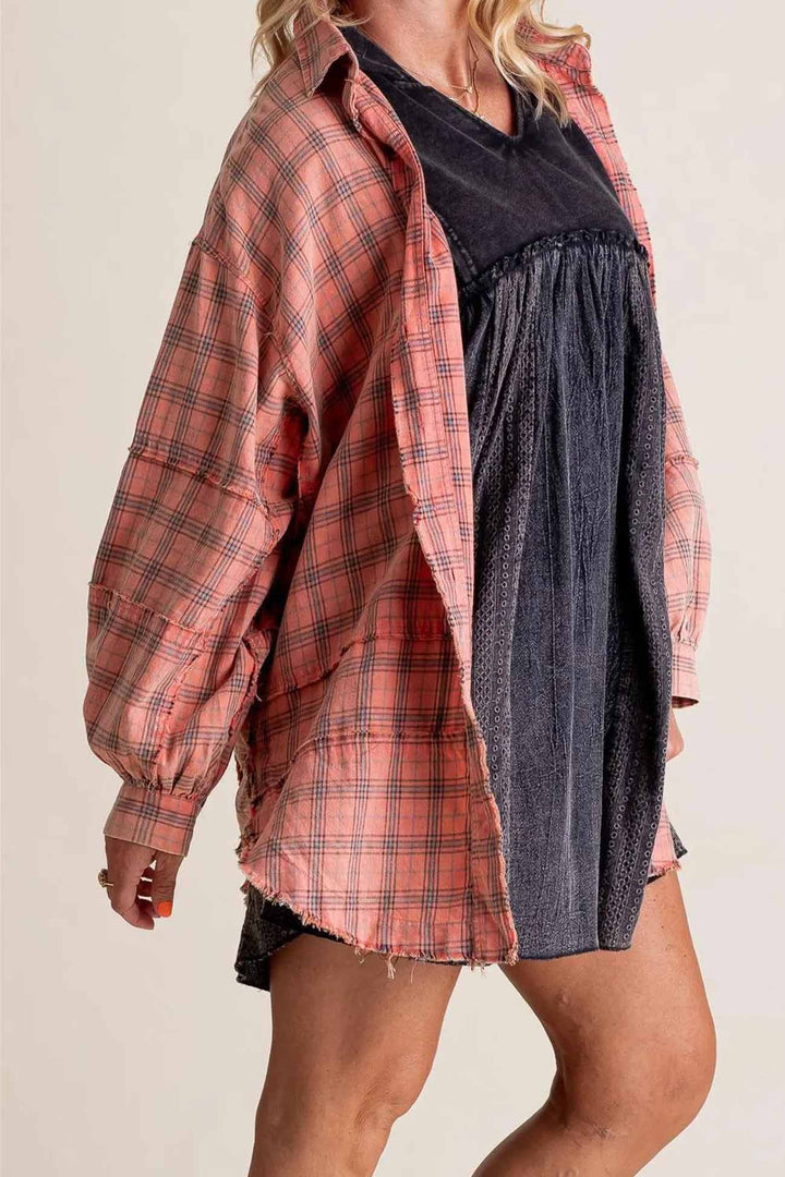 Stilla | Tartan Bluse Med Knapliste, Frynser og Slidskante