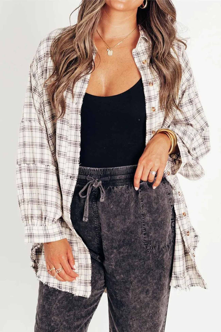 Stilla | Tartan Bluse Med Knapliste, Frynser og Slidskante