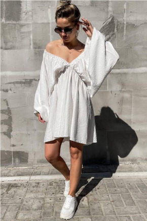 Stilla | Ensfarvet Casual Kjole Med V-hals og Tyll Skirt